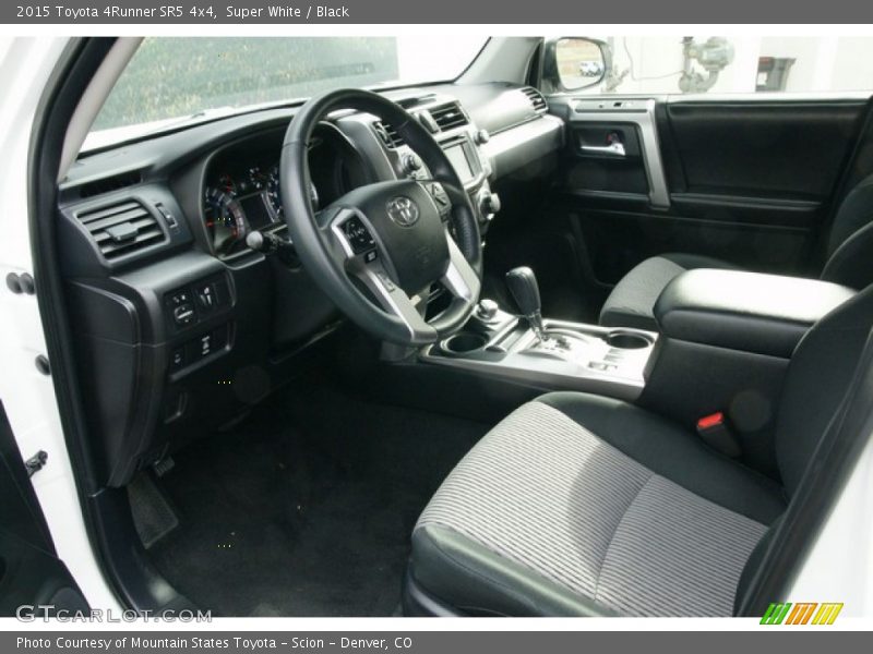 Super White / Black 2015 Toyota 4Runner SR5 4x4