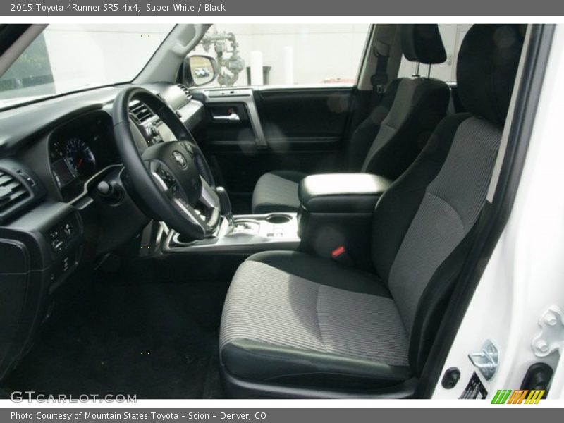 Super White / Black 2015 Toyota 4Runner SR5 4x4