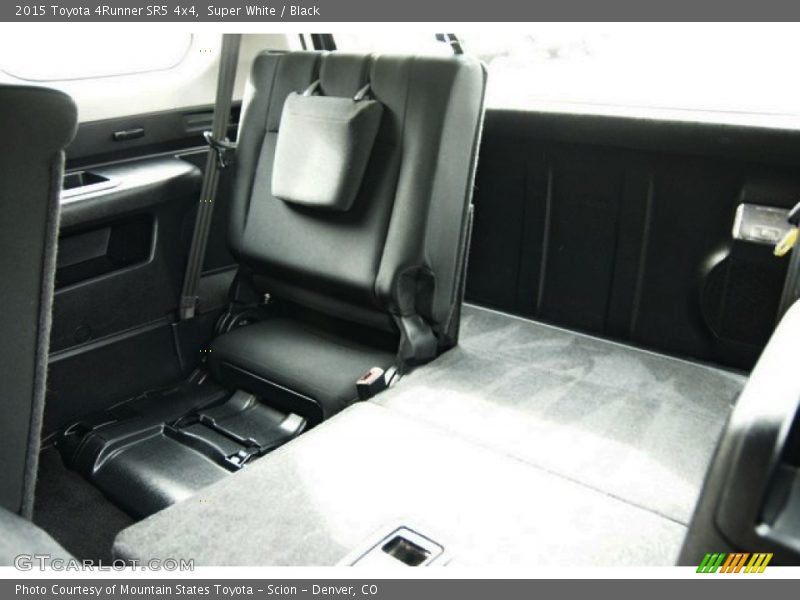 Super White / Black 2015 Toyota 4Runner SR5 4x4