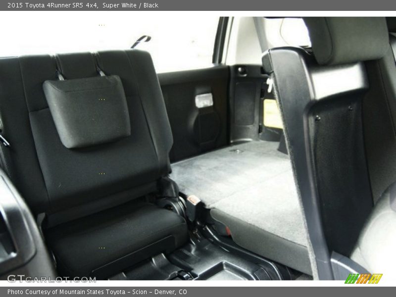 Super White / Black 2015 Toyota 4Runner SR5 4x4