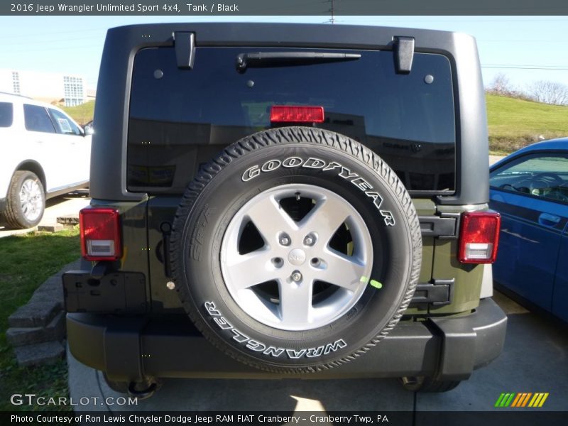 Tank / Black 2016 Jeep Wrangler Unlimited Sport 4x4