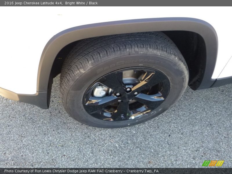 Bright White / Black 2016 Jeep Cherokee Latitude 4x4