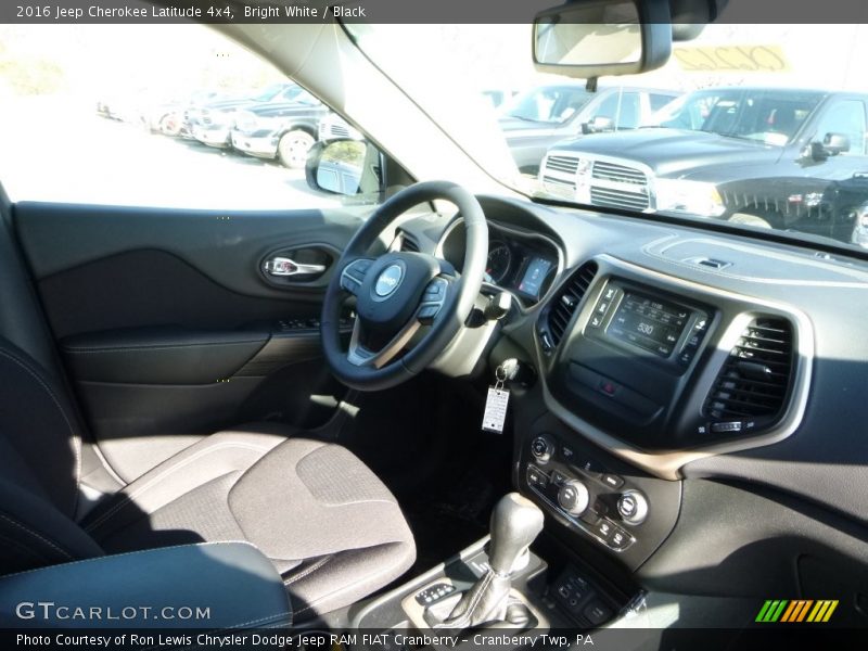 Bright White / Black 2016 Jeep Cherokee Latitude 4x4