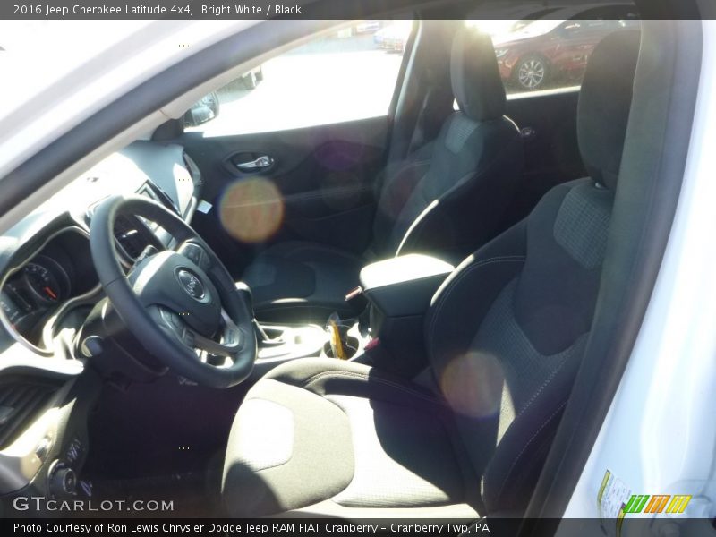 Bright White / Black 2016 Jeep Cherokee Latitude 4x4