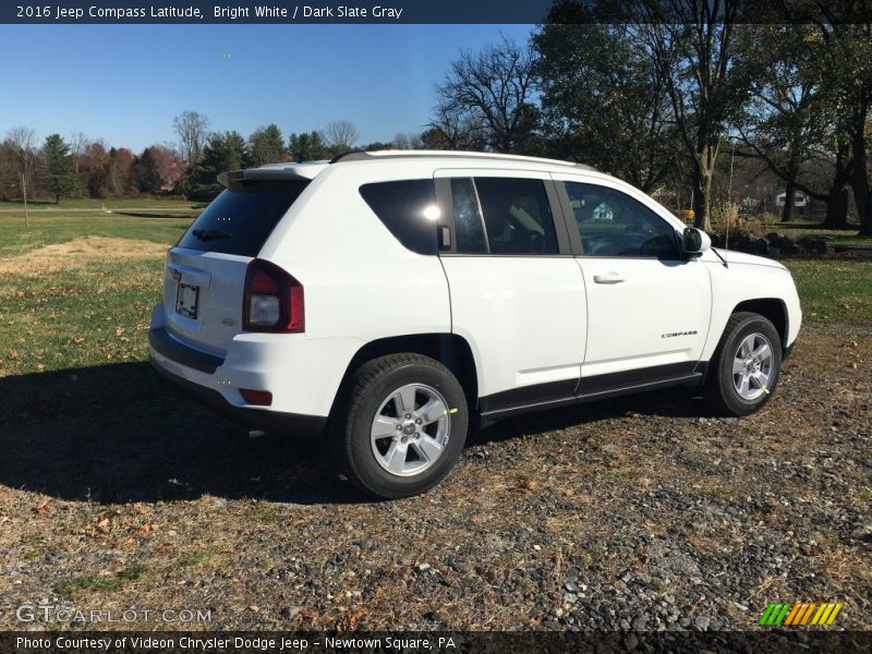 Bright White / Dark Slate Gray 2016 Jeep Compass Latitude
