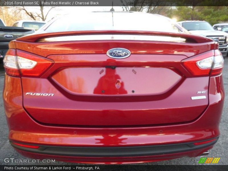 Ruby Red Metallic / Charcoal Black 2016 Ford Fusion SE