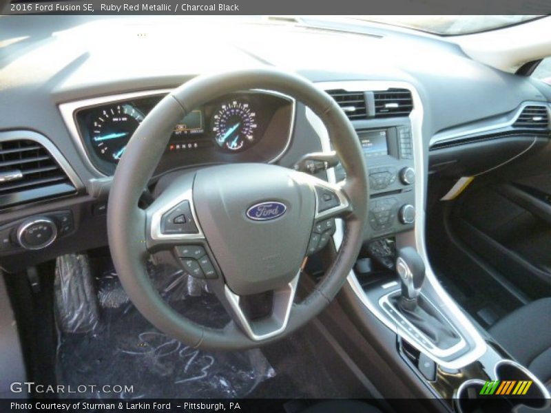 Ruby Red Metallic / Charcoal Black 2016 Ford Fusion SE
