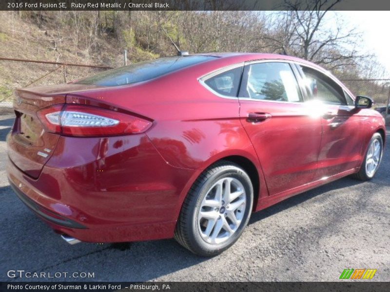 Ruby Red Metallic / Charcoal Black 2016 Ford Fusion SE
