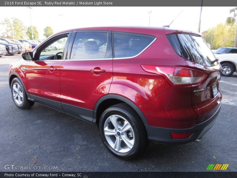 Ruby Red Metallic / Medium Light Stone 2016 Ford Escape SE