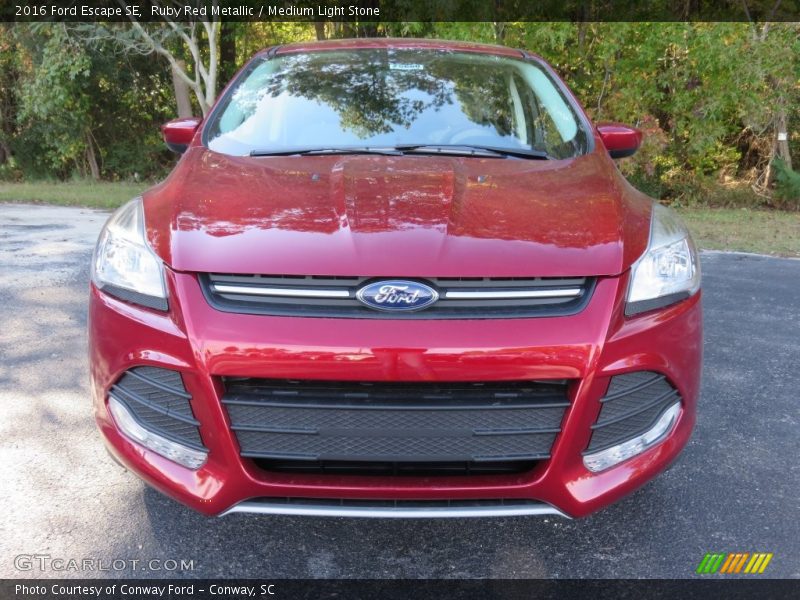 Ruby Red Metallic / Medium Light Stone 2016 Ford Escape SE