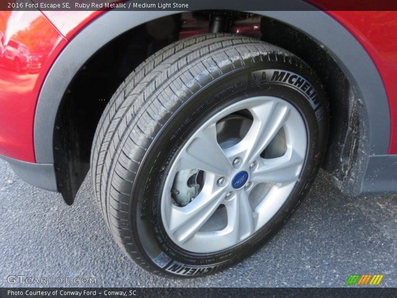 Ruby Red Metallic / Medium Light Stone 2016 Ford Escape SE