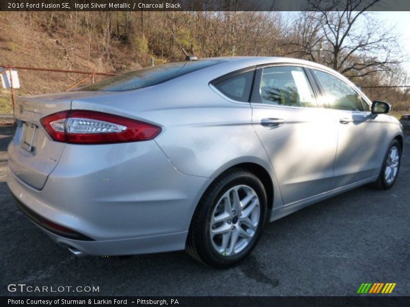 Ingot Silver Metallic / Charcoal Black 2016 Ford Fusion SE