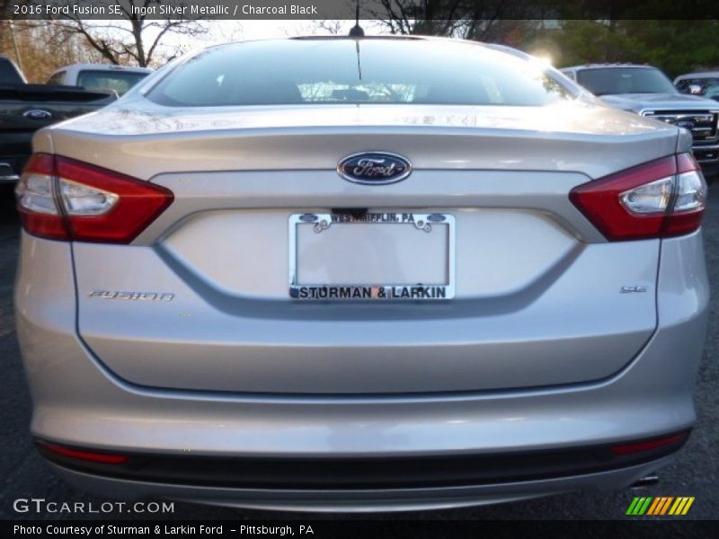 Ingot Silver Metallic / Charcoal Black 2016 Ford Fusion SE