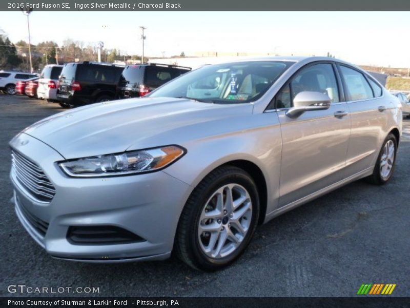 Ingot Silver Metallic / Charcoal Black 2016 Ford Fusion SE