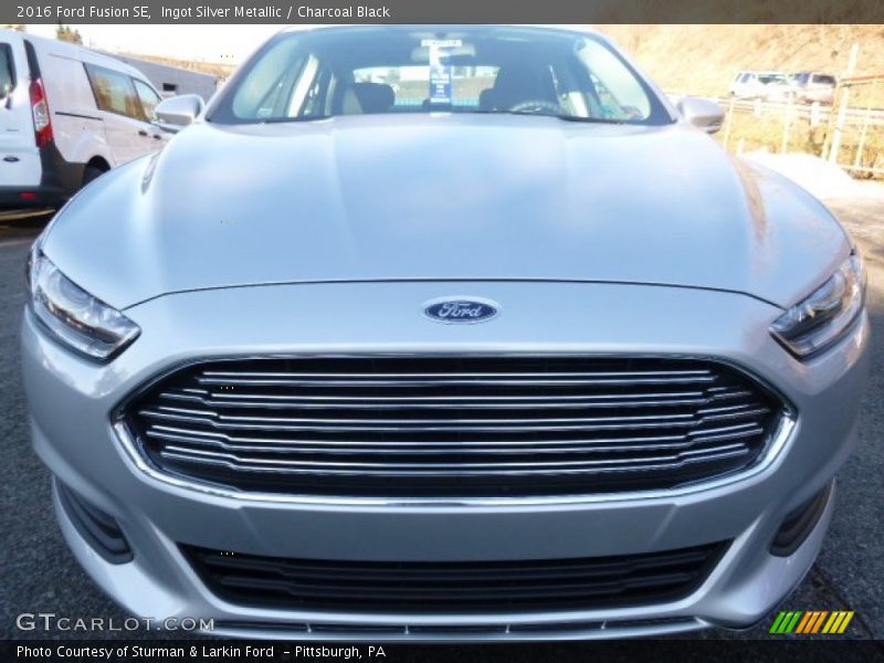 Ingot Silver Metallic / Charcoal Black 2016 Ford Fusion SE
