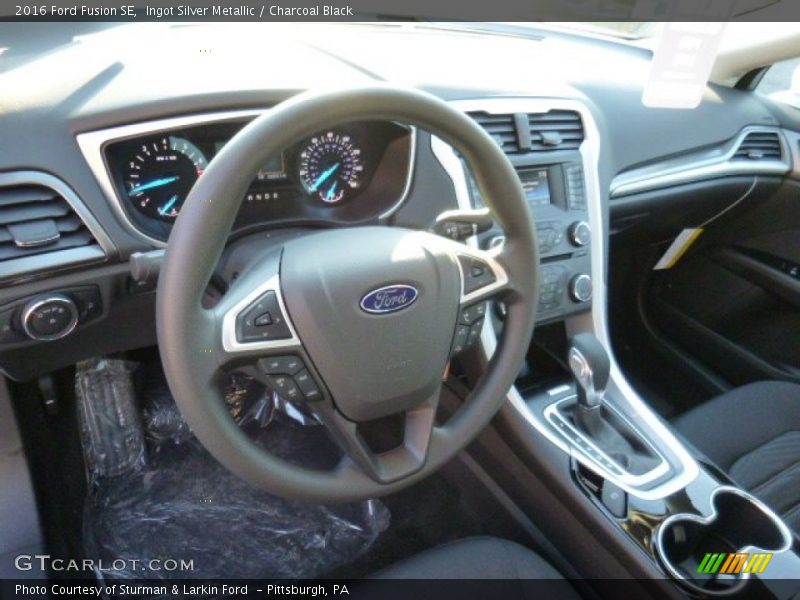 Ingot Silver Metallic / Charcoal Black 2016 Ford Fusion SE