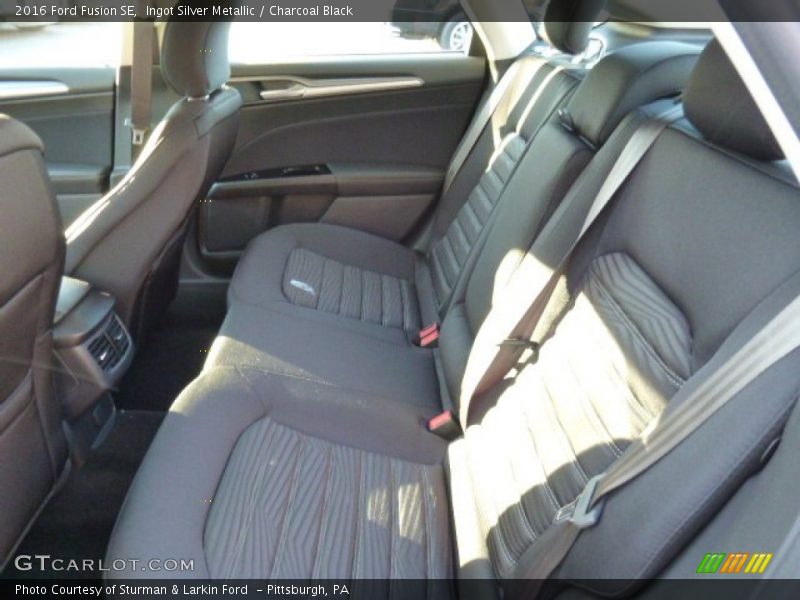 Ingot Silver Metallic / Charcoal Black 2016 Ford Fusion SE
