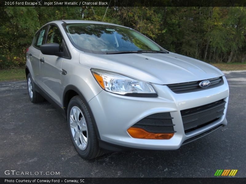 Ingot Silver Metallic / Charcoal Black 2016 Ford Escape S