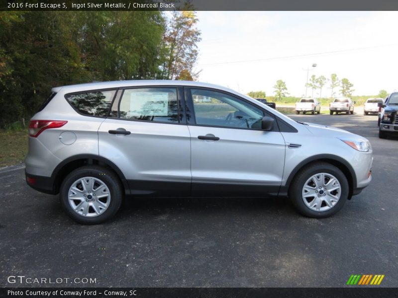 Ingot Silver Metallic / Charcoal Black 2016 Ford Escape S