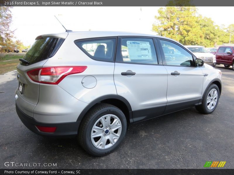 Ingot Silver Metallic / Charcoal Black 2016 Ford Escape S