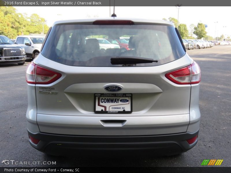 Ingot Silver Metallic / Charcoal Black 2016 Ford Escape S