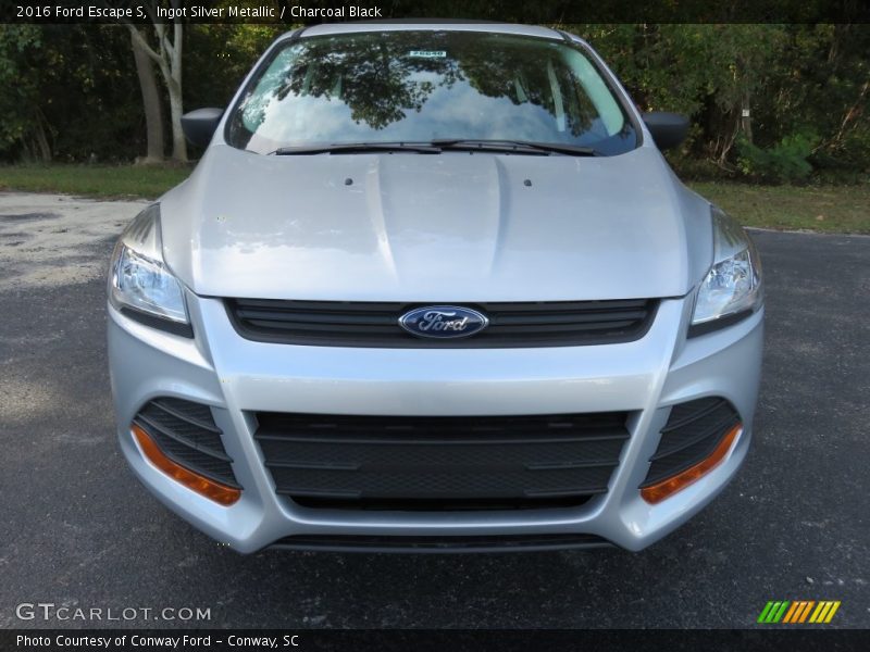 Ingot Silver Metallic / Charcoal Black 2016 Ford Escape S