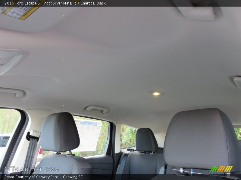 Ingot Silver Metallic / Charcoal Black 2016 Ford Escape S
