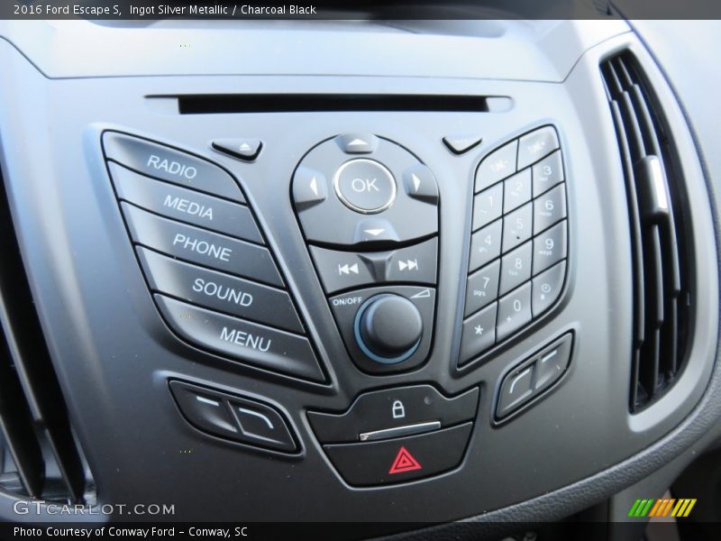 Ingot Silver Metallic / Charcoal Black 2016 Ford Escape S