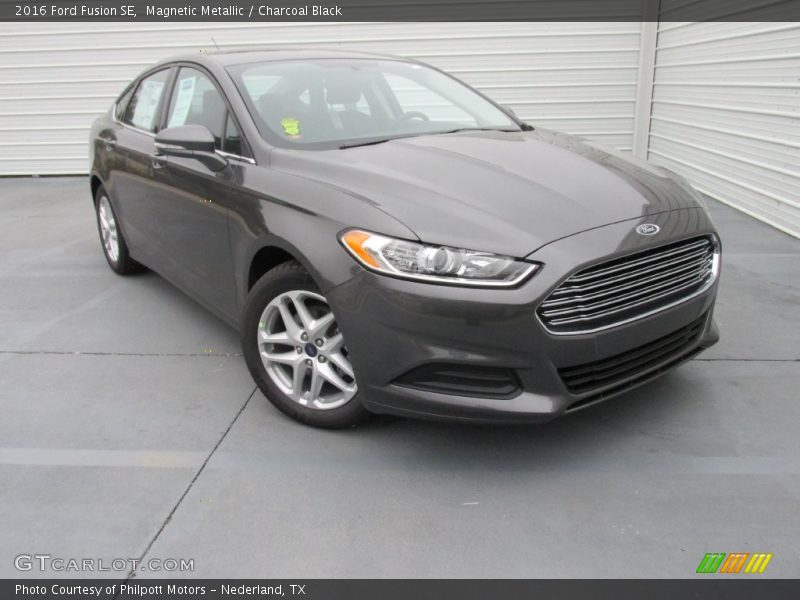 Magnetic Metallic / Charcoal Black 2016 Ford Fusion SE