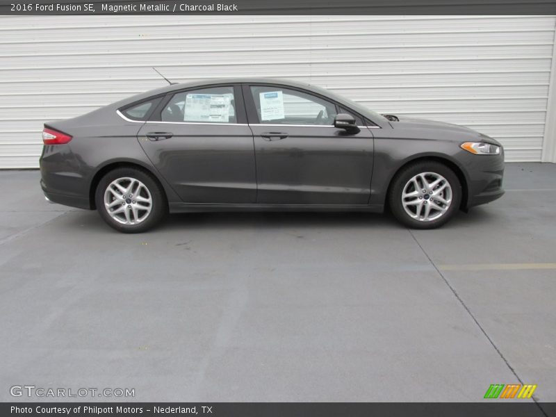 Magnetic Metallic / Charcoal Black 2016 Ford Fusion SE