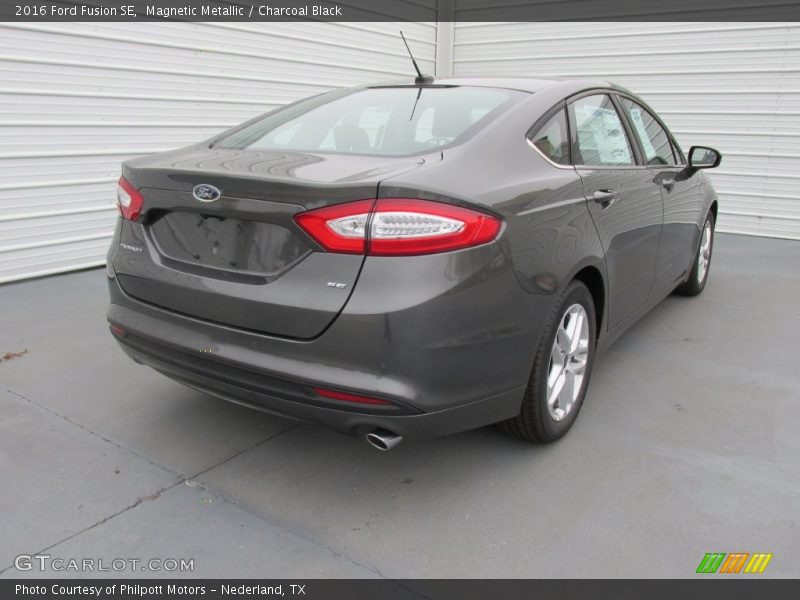 Magnetic Metallic / Charcoal Black 2016 Ford Fusion SE
