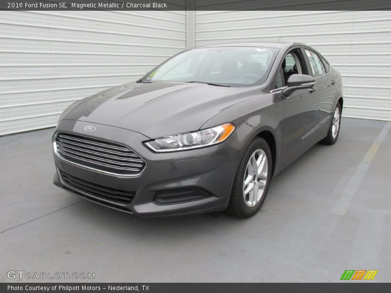 Magnetic Metallic / Charcoal Black 2016 Ford Fusion SE