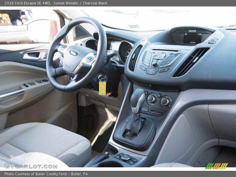 Sunset Metallic / Charcoal Black 2016 Ford Escape SE 4WD