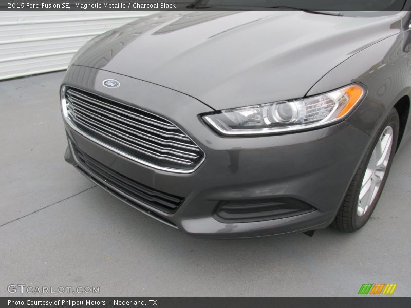 Magnetic Metallic / Charcoal Black 2016 Ford Fusion SE