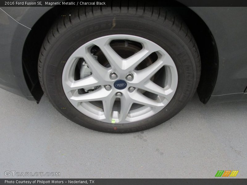 Magnetic Metallic / Charcoal Black 2016 Ford Fusion SE