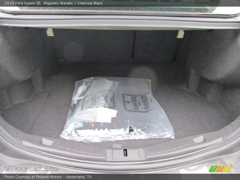 Magnetic Metallic / Charcoal Black 2016 Ford Fusion SE