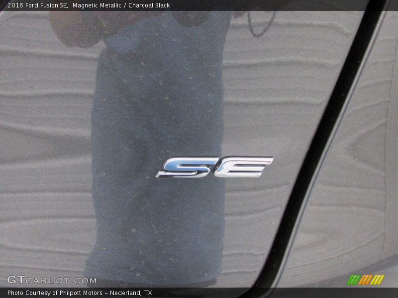 Magnetic Metallic / Charcoal Black 2016 Ford Fusion SE