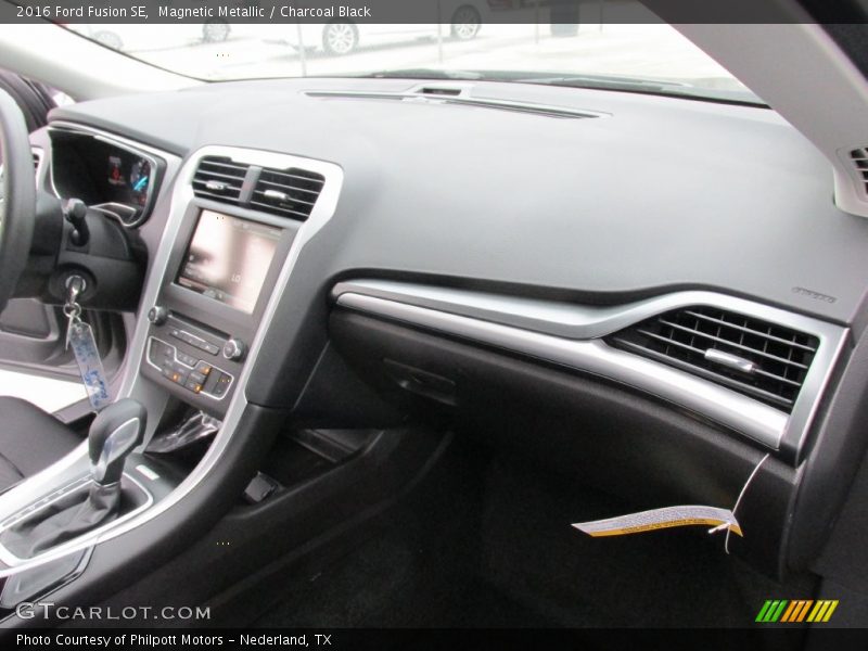 Magnetic Metallic / Charcoal Black 2016 Ford Fusion SE