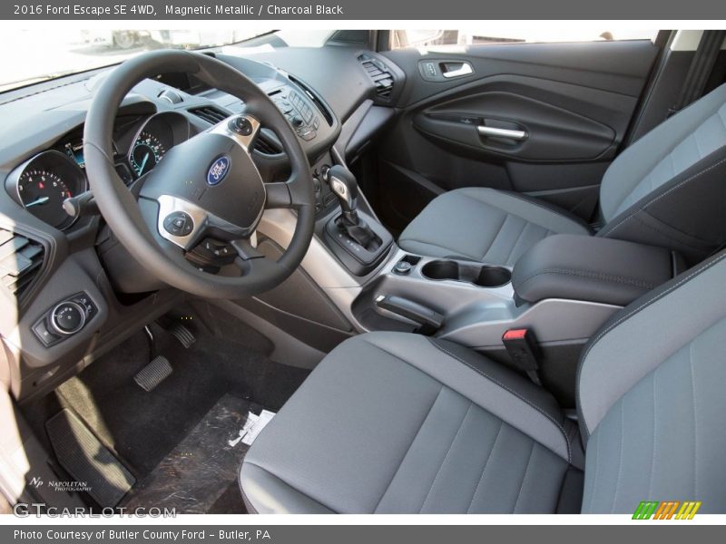 Magnetic Metallic / Charcoal Black 2016 Ford Escape SE 4WD