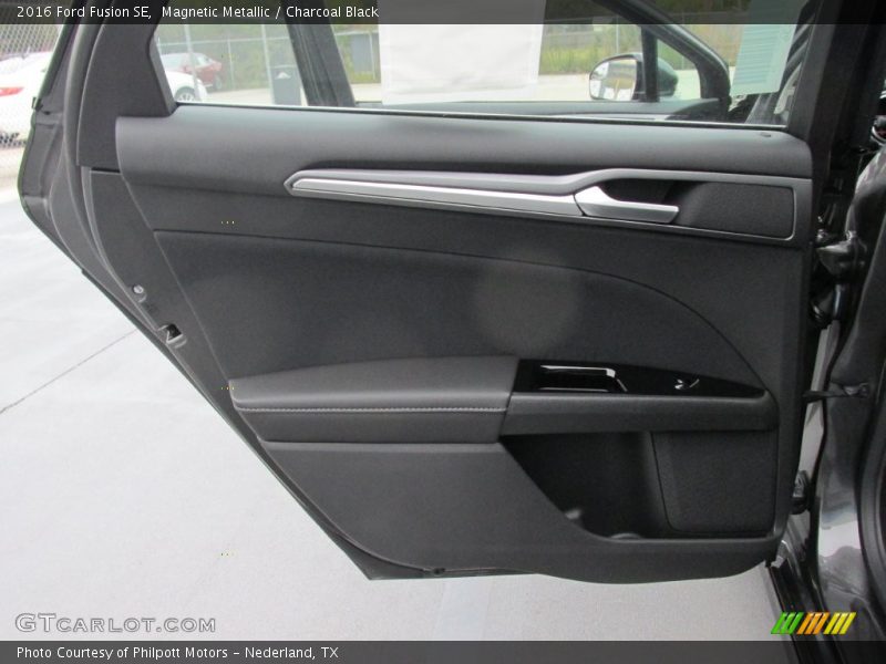 Magnetic Metallic / Charcoal Black 2016 Ford Fusion SE