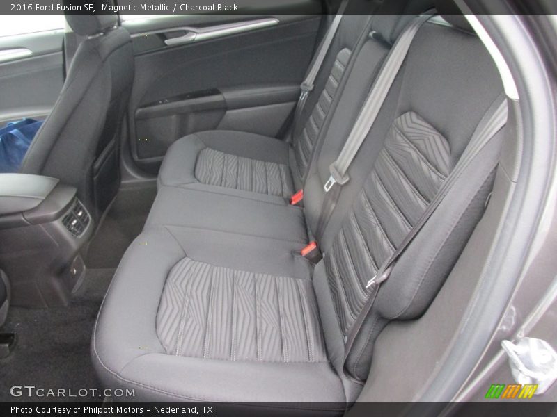 Magnetic Metallic / Charcoal Black 2016 Ford Fusion SE