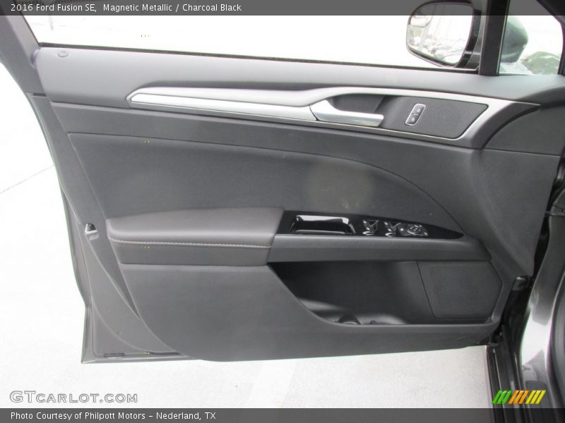 Magnetic Metallic / Charcoal Black 2016 Ford Fusion SE