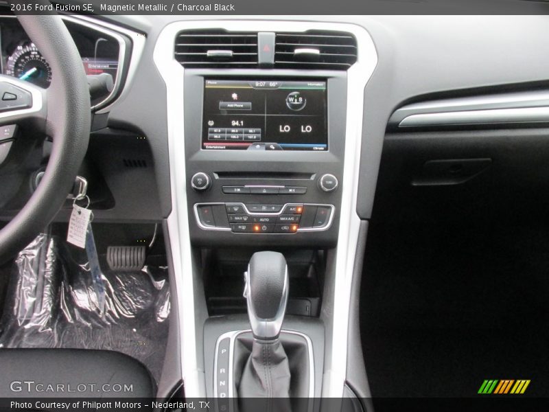 Magnetic Metallic / Charcoal Black 2016 Ford Fusion SE