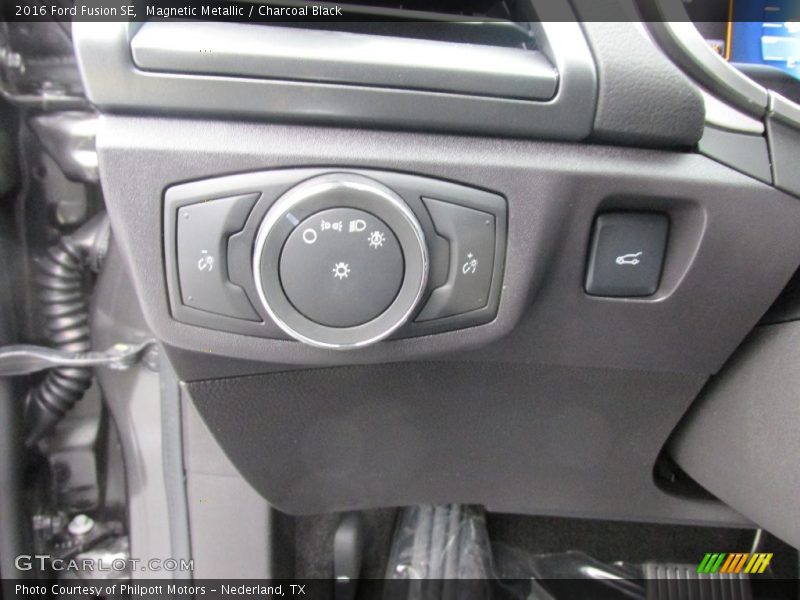 Magnetic Metallic / Charcoal Black 2016 Ford Fusion SE