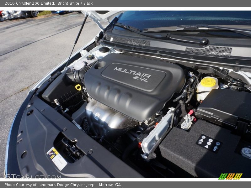 Bright White / Black 2016 Chrysler 200 Limited