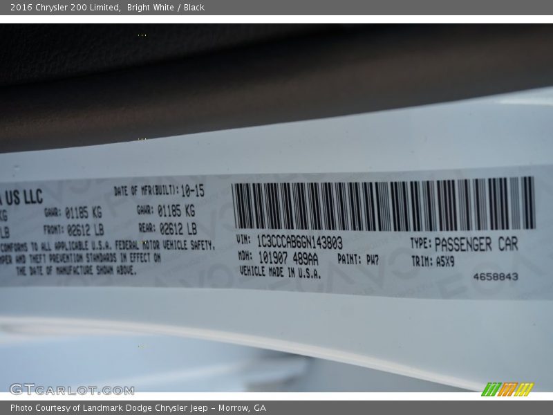 Bright White / Black 2016 Chrysler 200 Limited