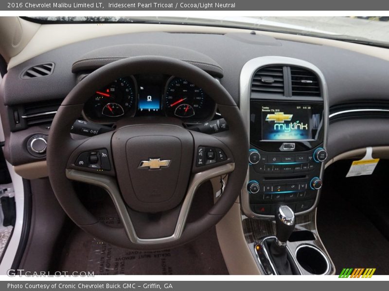 Iridescent Pearl Tricoat / Cocoa/Light Neutral 2016 Chevrolet Malibu Limited LT