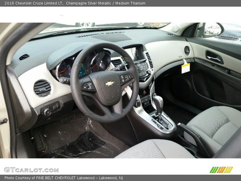 Champagne Silver Metallic / Medium Titanium 2016 Chevrolet Cruze Limited LT