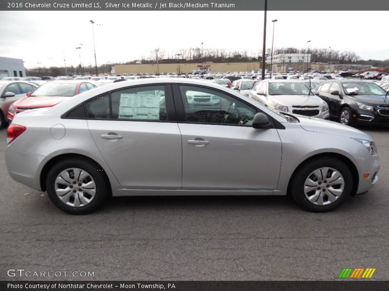 Silver Ice Metallic / Jet Black/Medium Titanium 2016 Chevrolet Cruze Limited LS