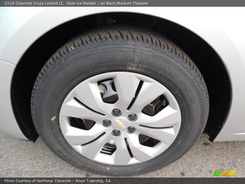 Silver Ice Metallic / Jet Black/Medium Titanium 2016 Chevrolet Cruze Limited LS